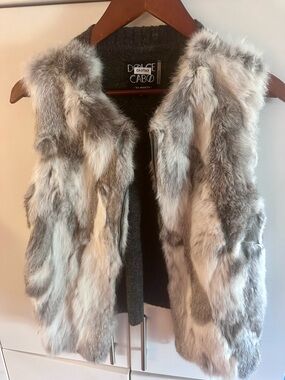 Cabo Faux Fur Vest in Gray & White